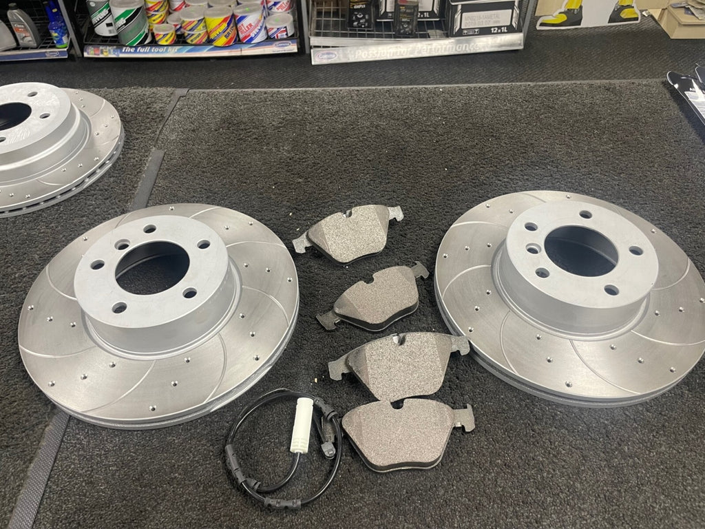 BMW 320D E91 TOURING BRAKE DISC DRILLED GROOVED MINTEX BRAKE PADS FRONT REAR