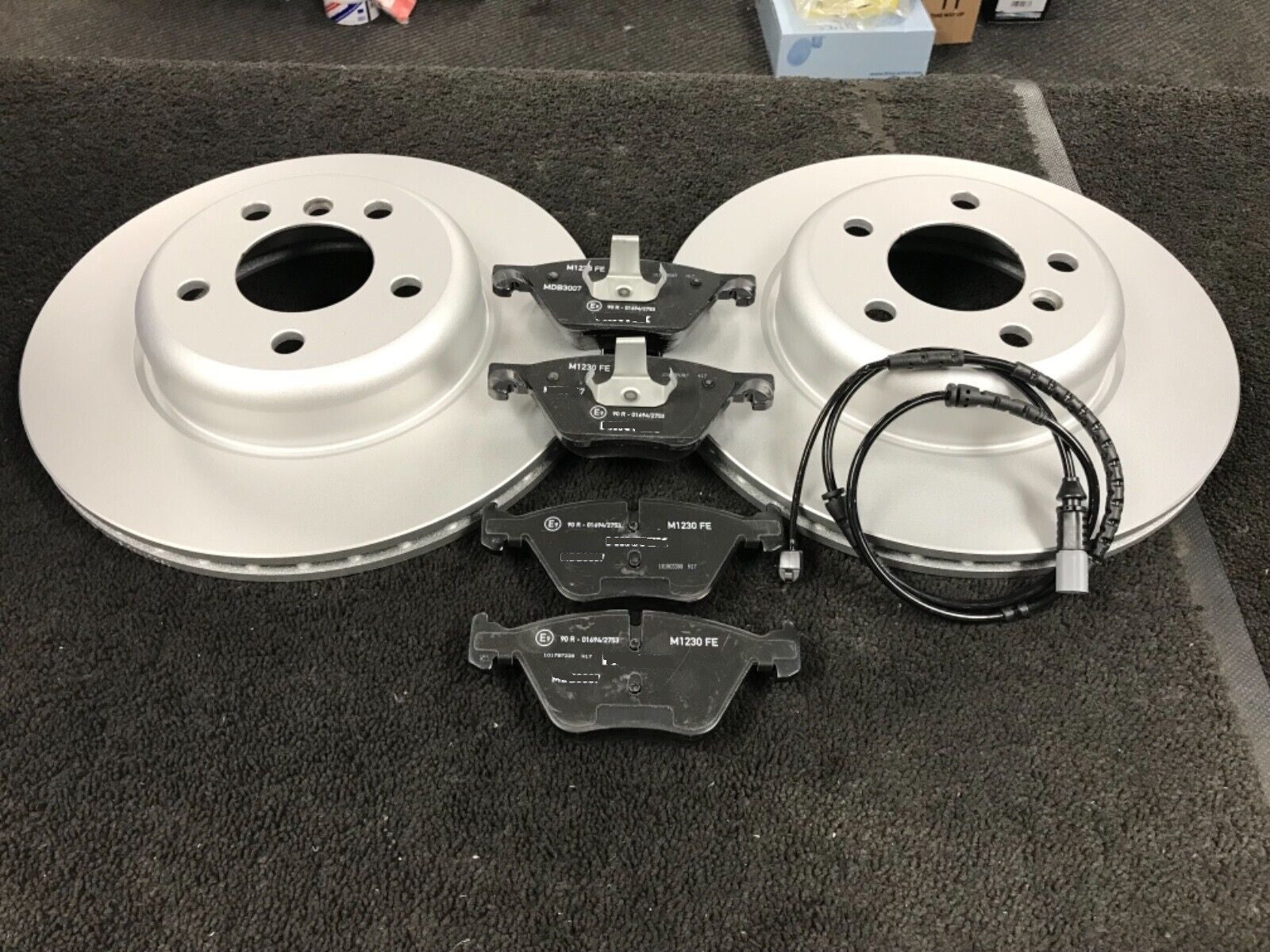 BMW 518d 520d 525d 520i F10 BRAKE DISC BRAKE PADS PAD SENSORS REAR PAIR