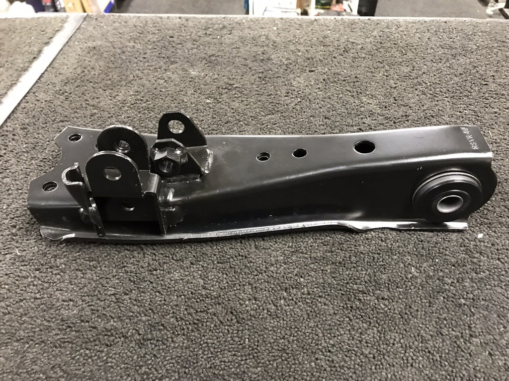 HIACE GRANVIA 2.7 2L 2LT 2RZE 2KD-FTV 95>  FRONT LOWER CONTROL WISHBONE ARM X 2