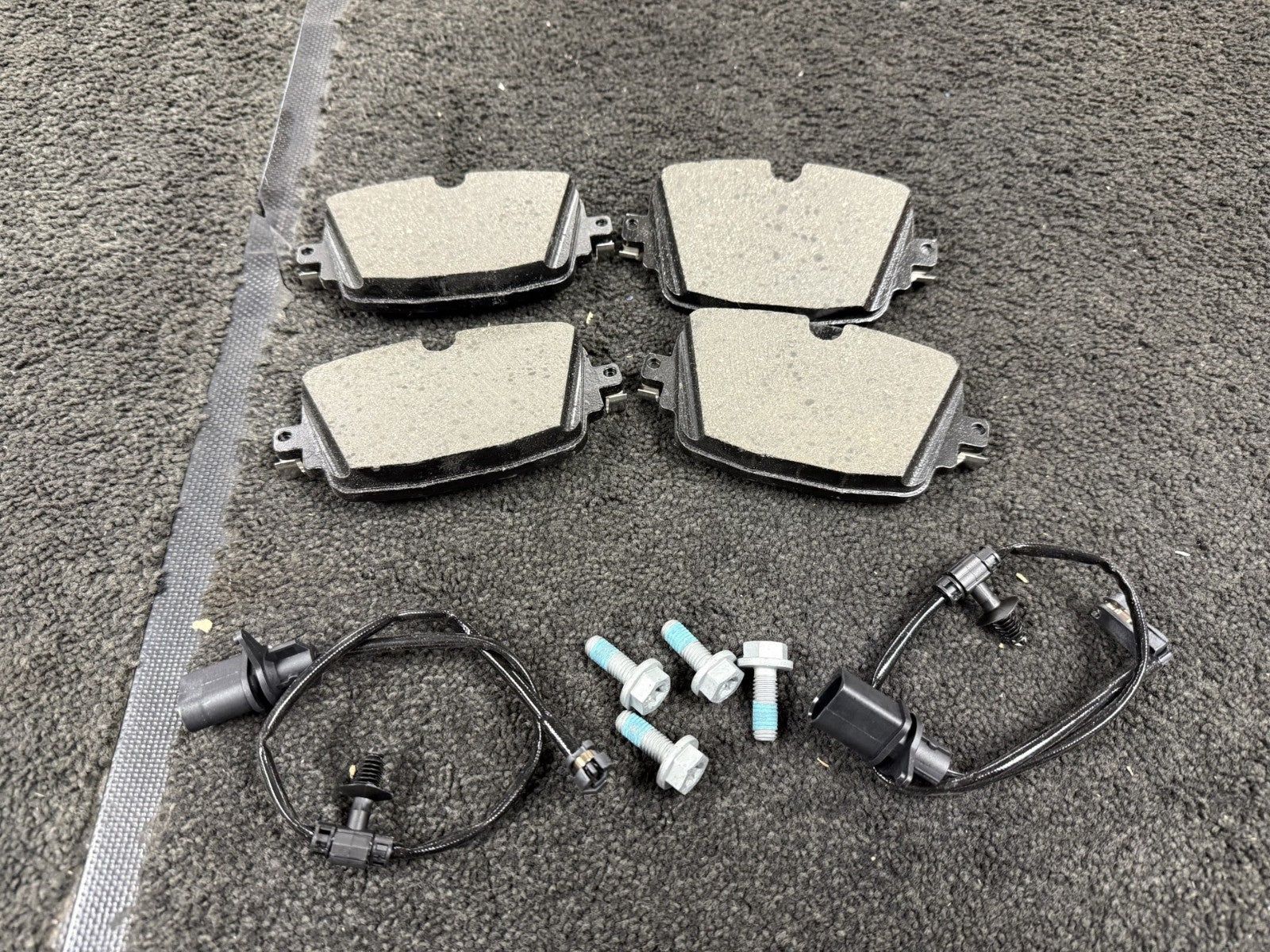 BENTLEY BENTAYGA 2015-24 SEMI METALIC REAR BRAKE PADS +SENSORS