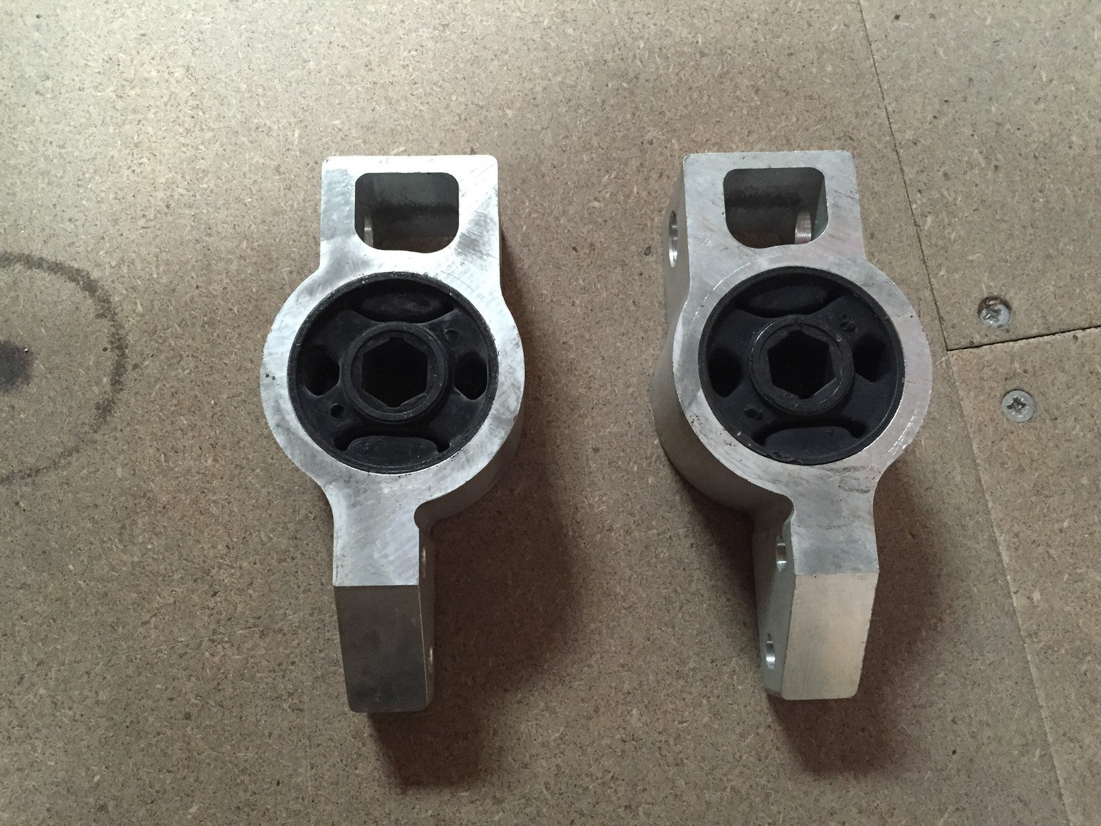 FOR AUDI S3 A3 QUATTRO VW GOLF FTI R32 8P FRONT SUSPENSION WISHBONE ARM BUSHES 
