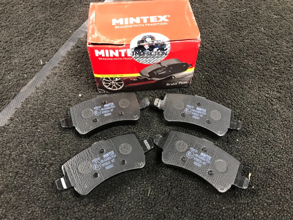 VOLVO V60 D5 R-DESIGN CROSS DRILLED BRAKE DISC BRAKE PADS REAR 