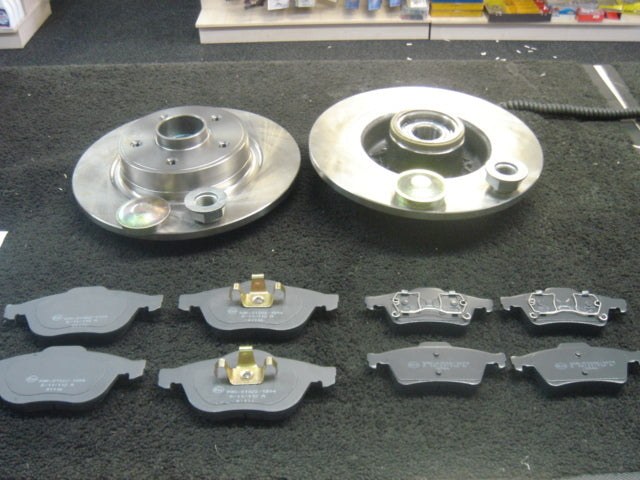 LAGUNA MK2 2001-06  REAR BRAKE DISC BEARINGS FRONT PADS