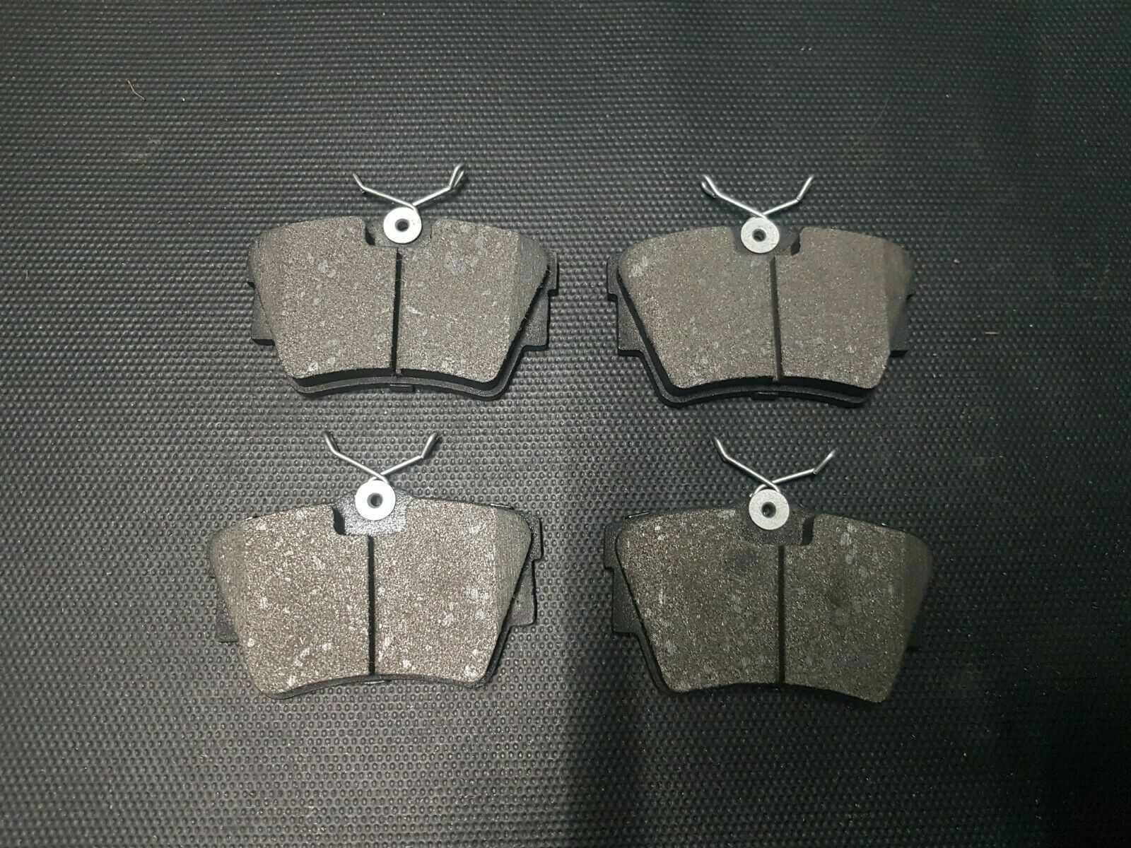 FOR VAUXHALL VIVARO RENAULT TRAFIC NISSAN PRIMASTAR OE QUALITY REAR BRAKE PADS