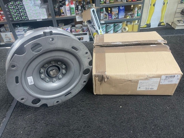 GENUINE DUAL MASS FLYWHEEL MACAN (95B) A4 B8 A5 8T Q5 A6 C7 2.0TDI QUATTRO 7SPD