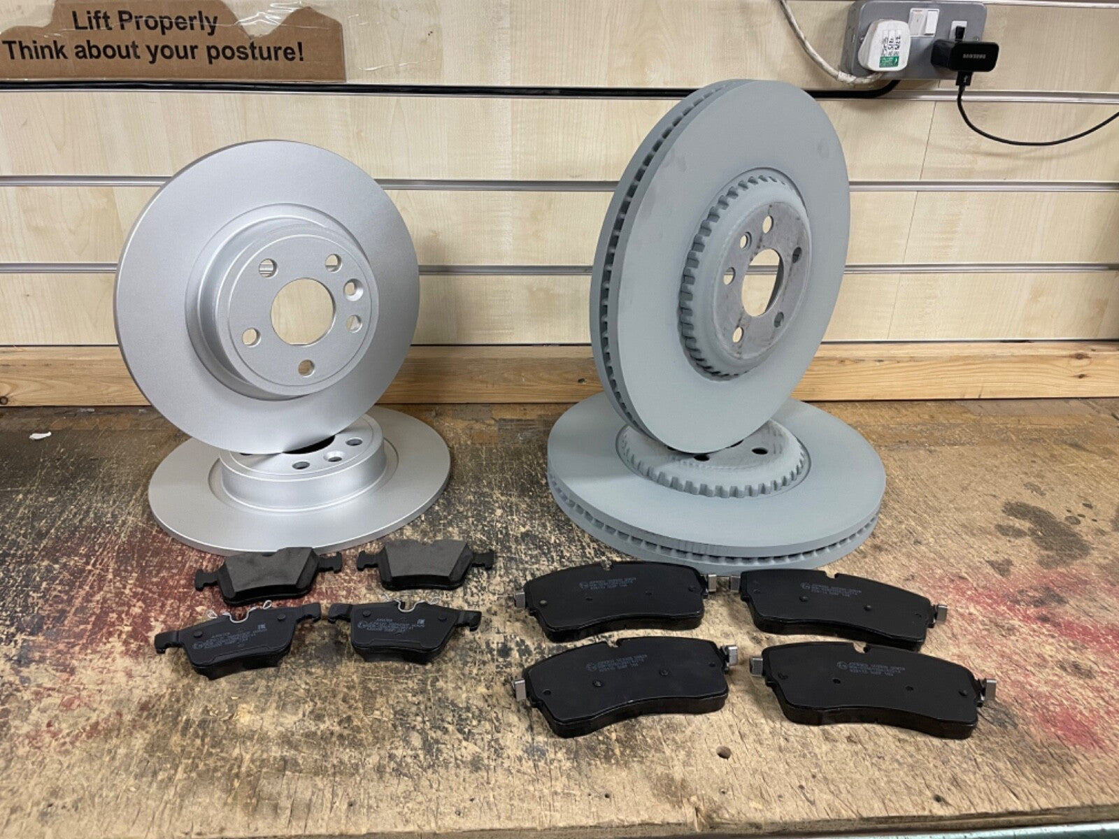 FOR RANGE ROVER EVOQUE R-DYNAMIC SE  L551 FRONT AND REAR BRAKE DISCS AND PADS