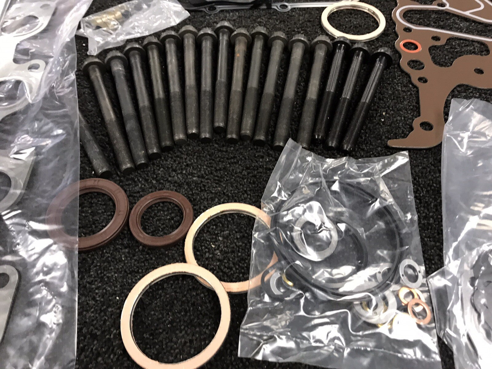 FOR TOYOTA HIACE HILUX SURF 2.4D 2LT FULL HEAD GASKET SET CYLINDER HEAD BOLT