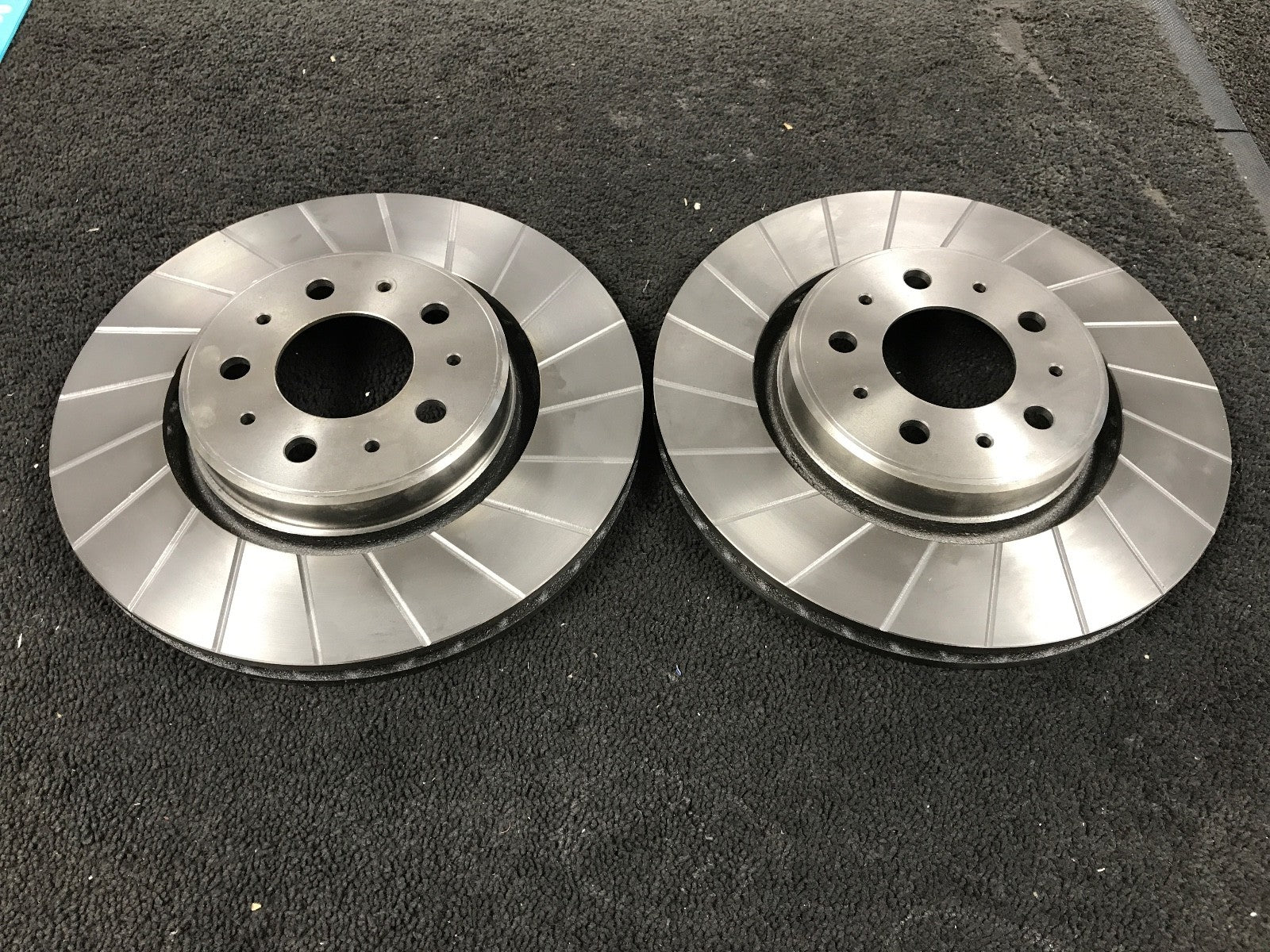 V70 S70 C70 DRILLED GROOVED BRAKE DISC BRAKE PADS FRONT 