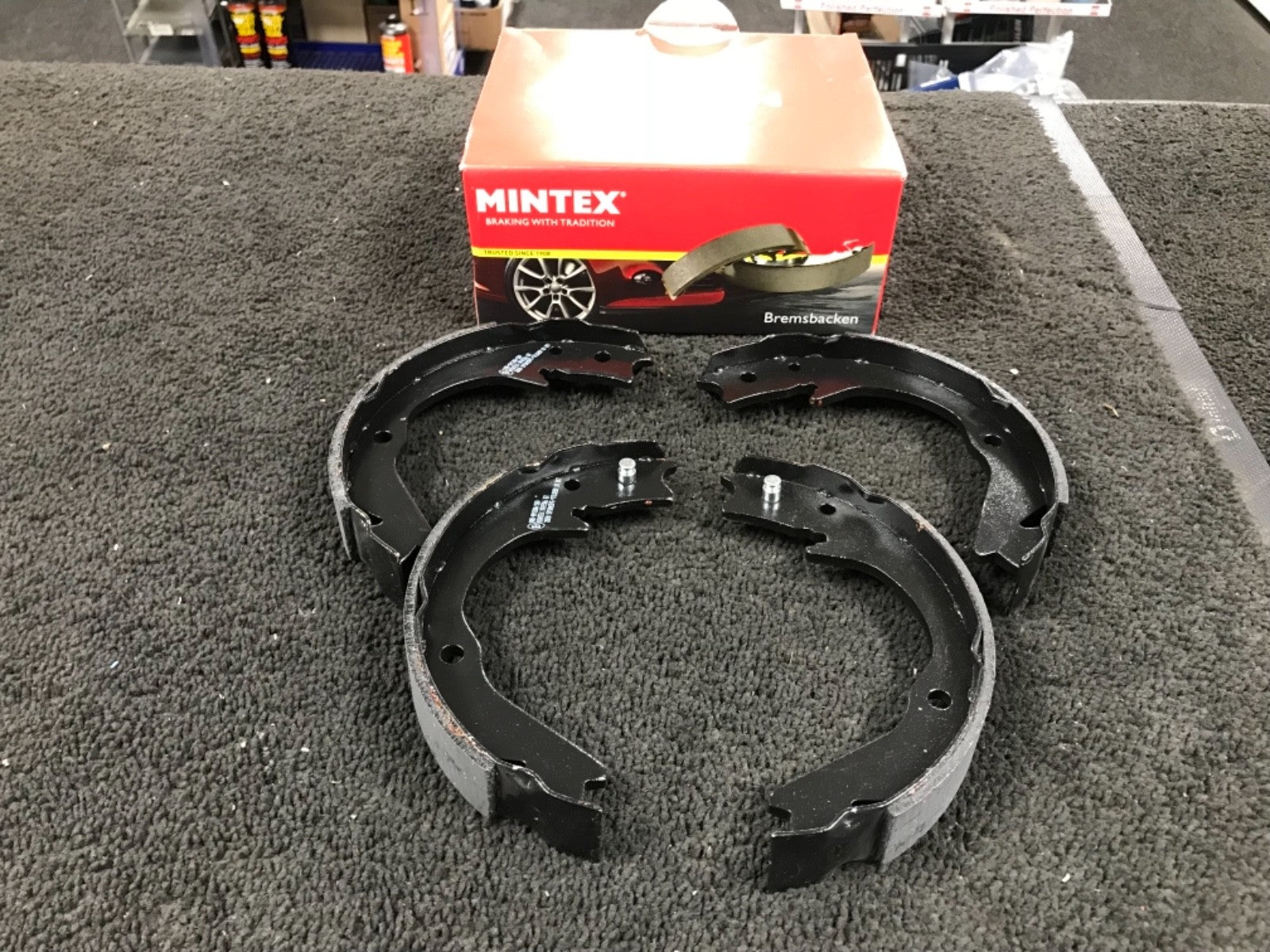 FITS SUBARU FORESTER IMPREZA 2.0 2.5 2007on REAR HAND BRAKE SHOES 26694FG000