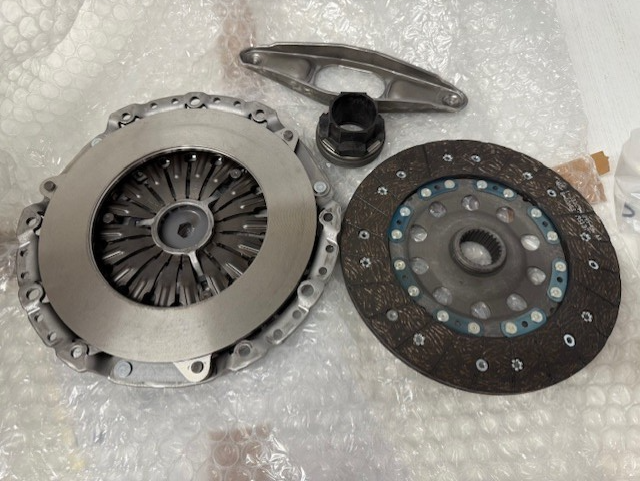BMW M135i F21 CLUTCH KIT 3PCE  624377800 LuK 21207526516 21207602731 New