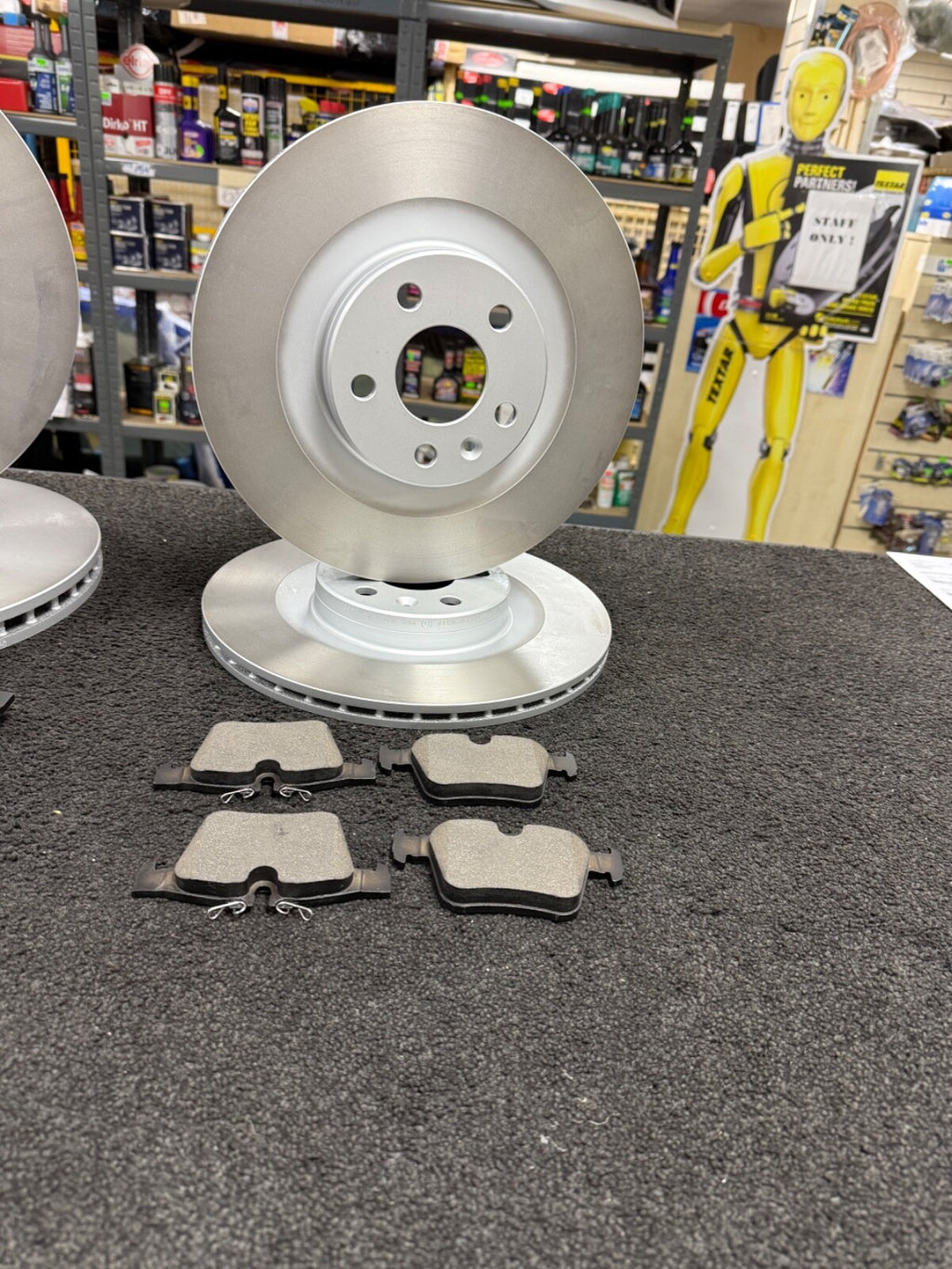 FOR VOLVO XC90 D5 POWERPULSE R-DESIGN AWD (MK2 (256)) FRONT REAR DISCS PADS