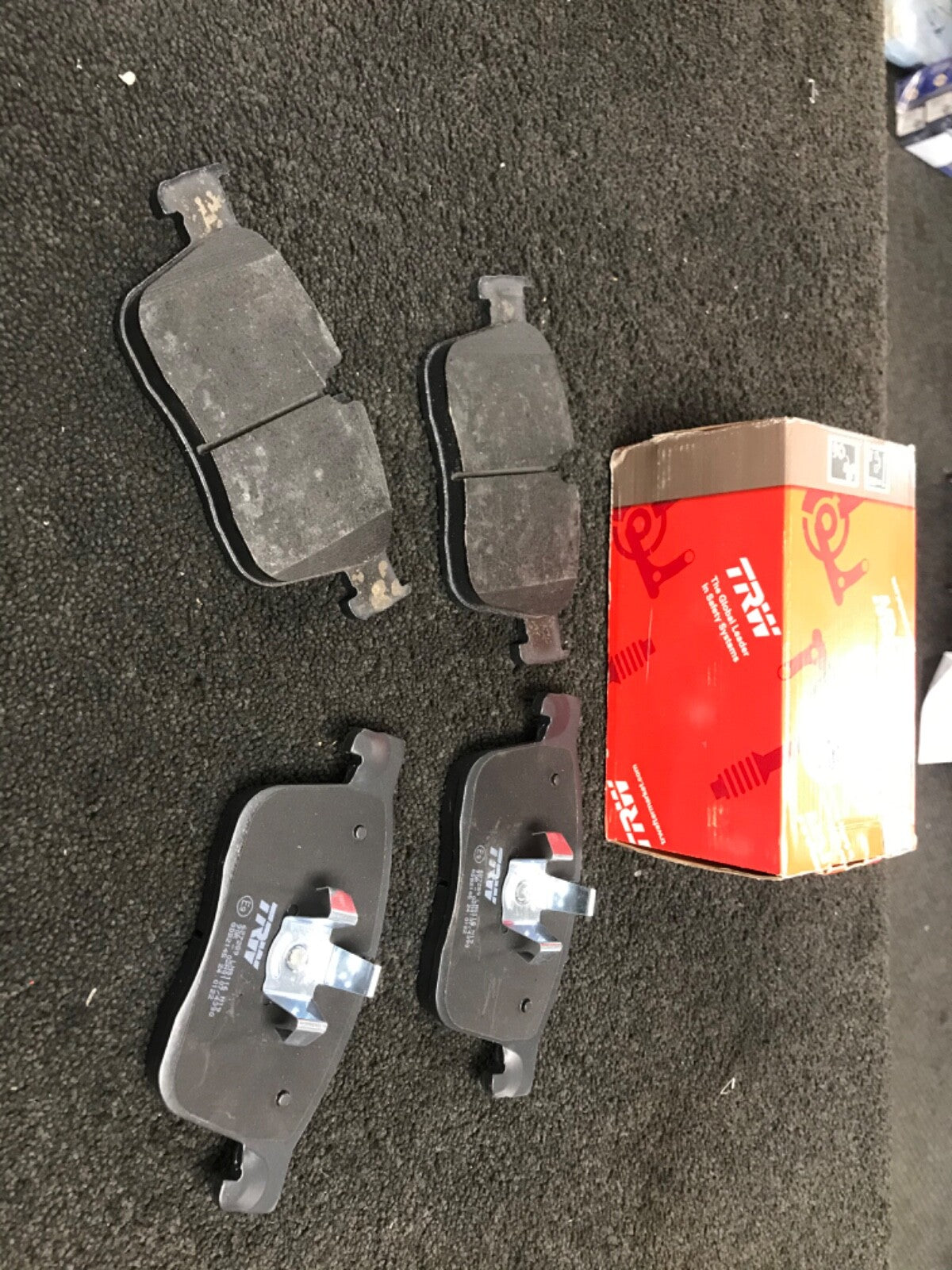 FOR JAGUAR F-PACE XF XE 2015 ON FRONT BRAKE PADS GENUINE TRW GDB2145