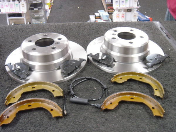 FOR BMW X5 E53 2000-2006 REAR 2 BRAKE DISCS & PADS + SENSOR +HANDBRAKE SHOES SET