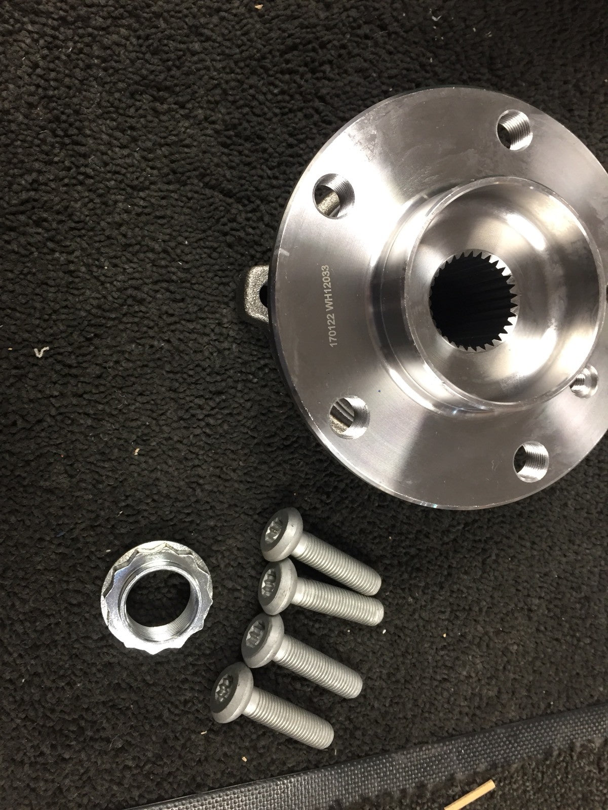 BMW X5 E70 F15 F85, X6 F16 F86 E71 E72 FRONT WHEEL BEARING HUB+ FITTING BOLTS