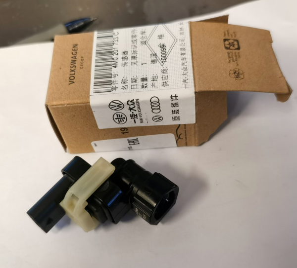 AUDI A4 A5 A6 A7 A8 Q5 Q7 R8 FUEL TANK PRESSURE SENSOR 4M0201733C GENUINE