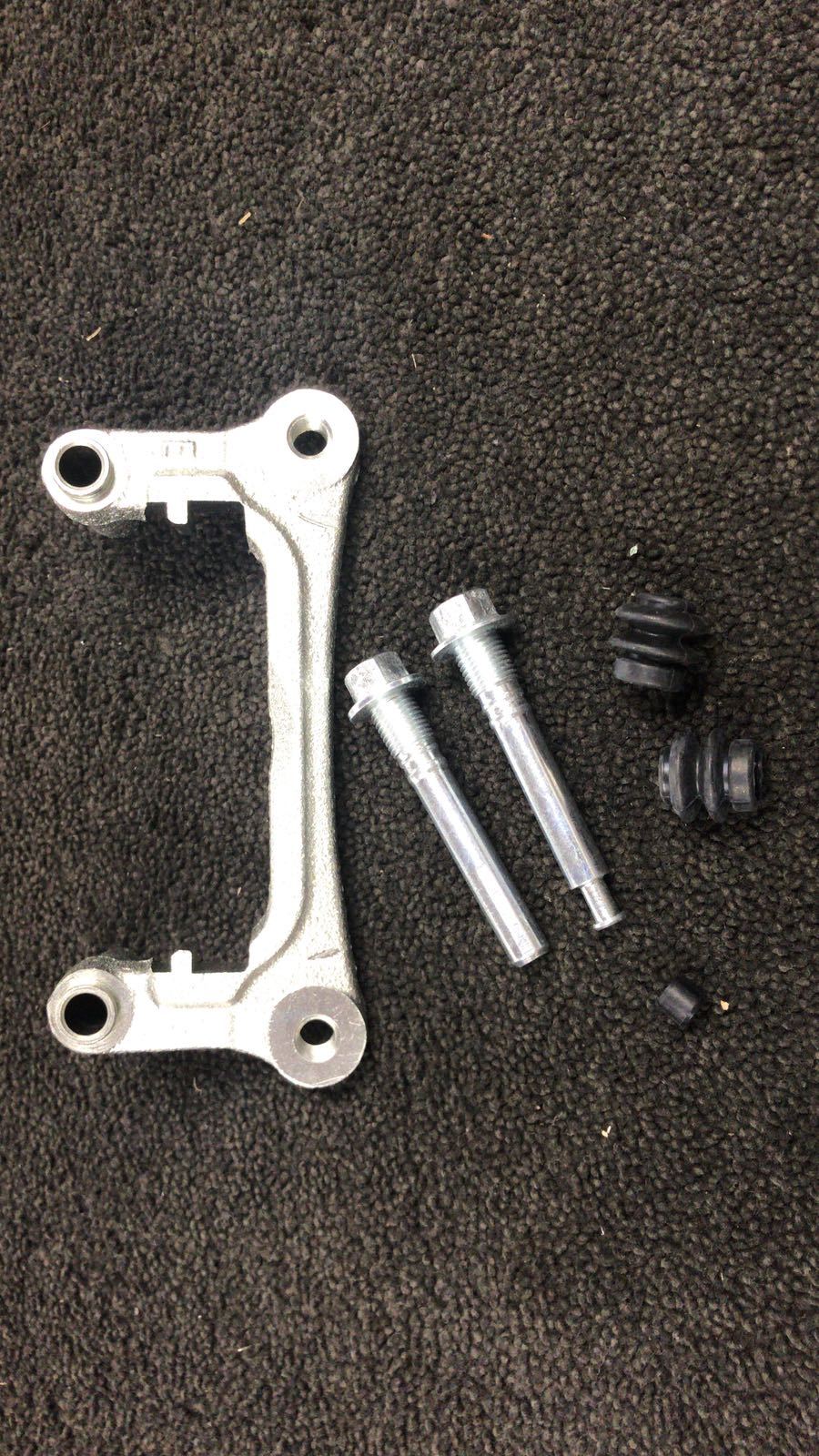 REAR BRAKE CALIPER CARRIER BRACKET FOR MITSUBISHI LANCER EVO 8 GRANDIS ENDEAVOR
