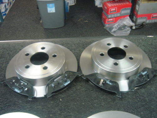 FOR JEEP GRAND CHEROKEE REAR 305M BRAKE DISCS & MINTEX PADS