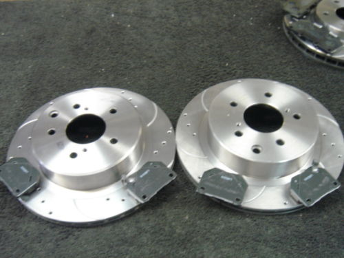 FOR NISSAN SKYLINE R33 R34 GTS GTS GROOVED BRAKE DISC & PADS REAR