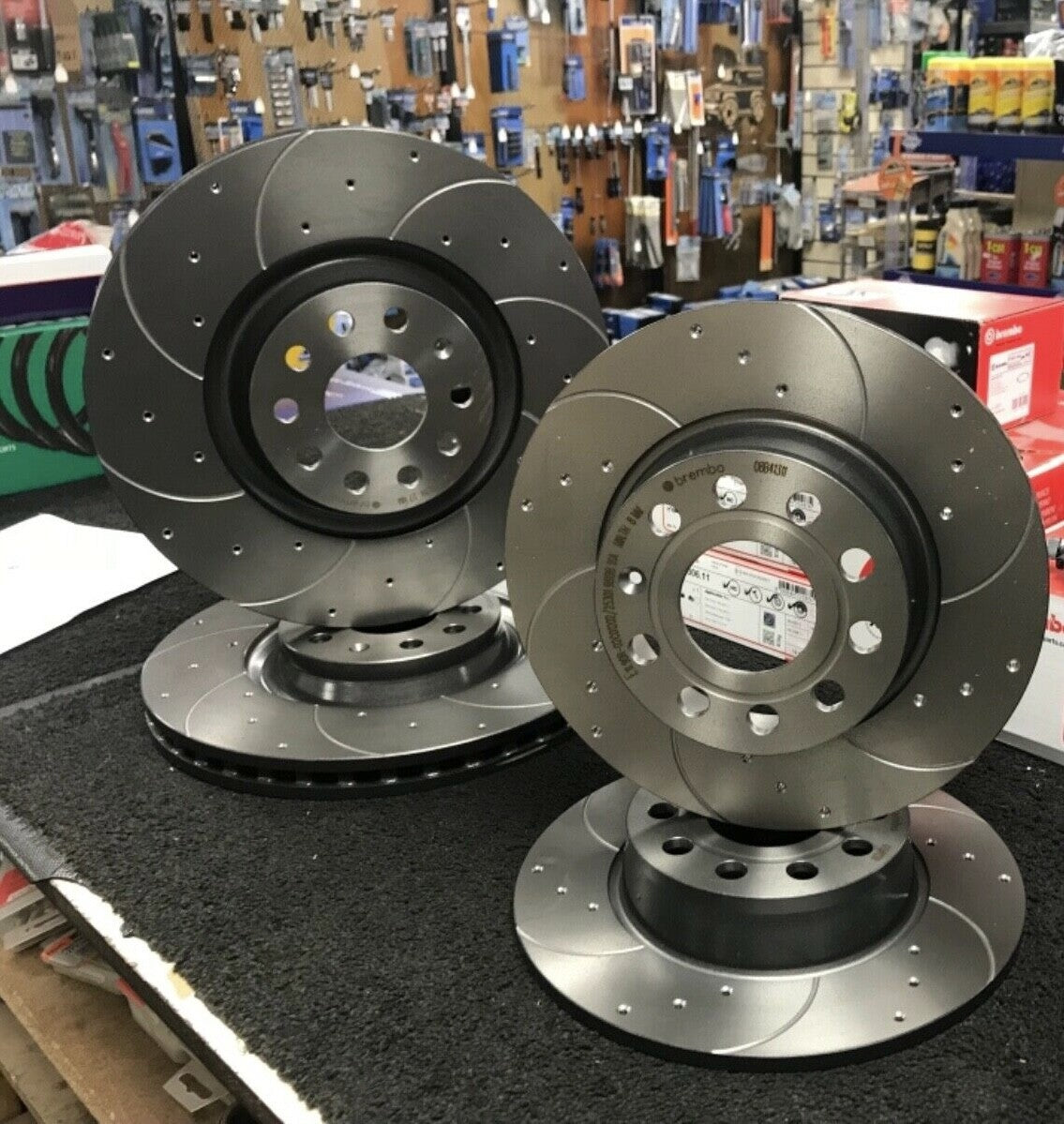 SKODA OCTAVIA 2012 VRS DSG  BRAKE DISCS BREMBO DRILLED GROOVED FRONT REAR