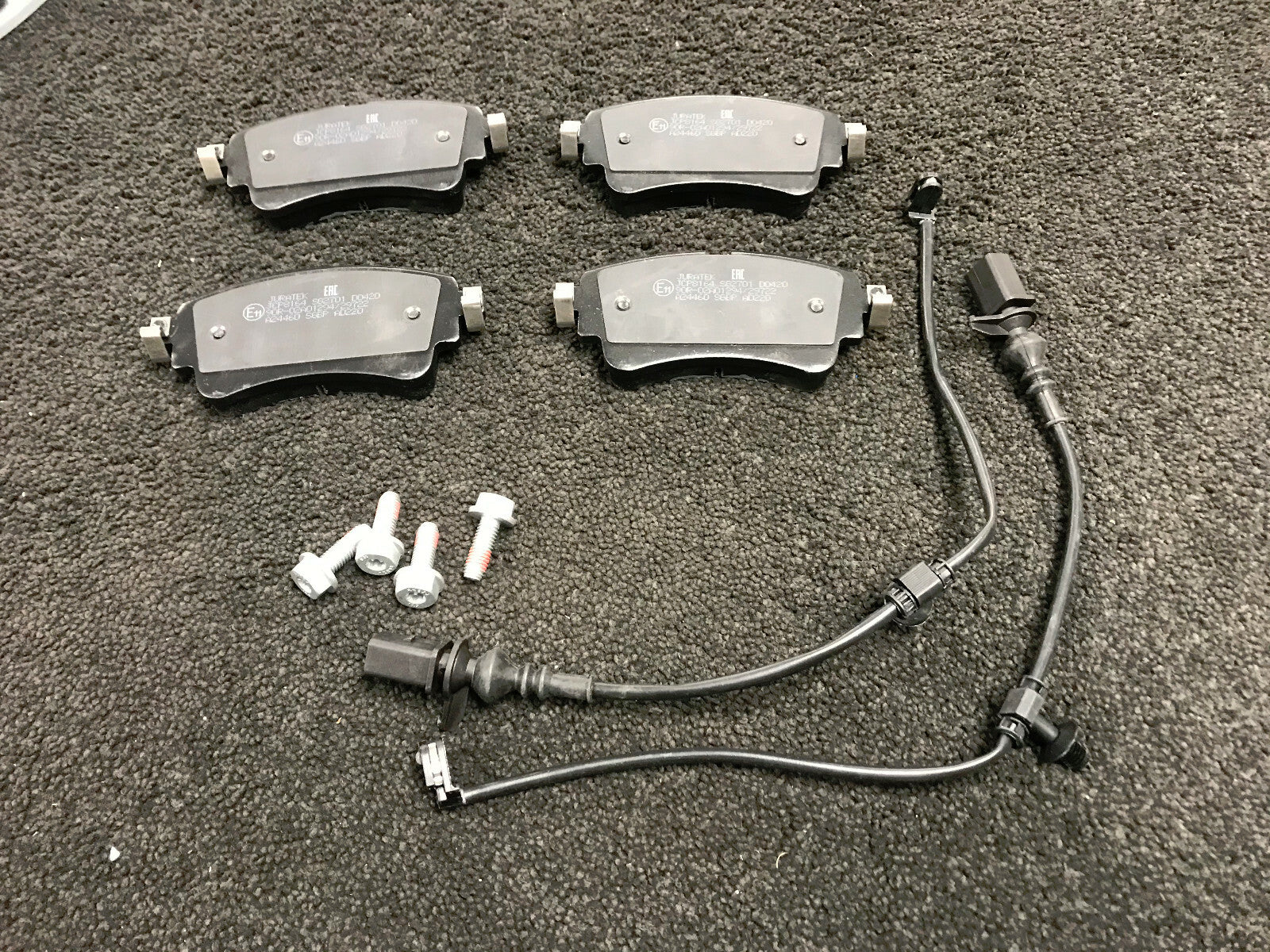 AUDI Q7 3.0 TDi QUATTRO 272 4MB 2015 ON FRONT REAR BRAKE PADS WITH SENSORS