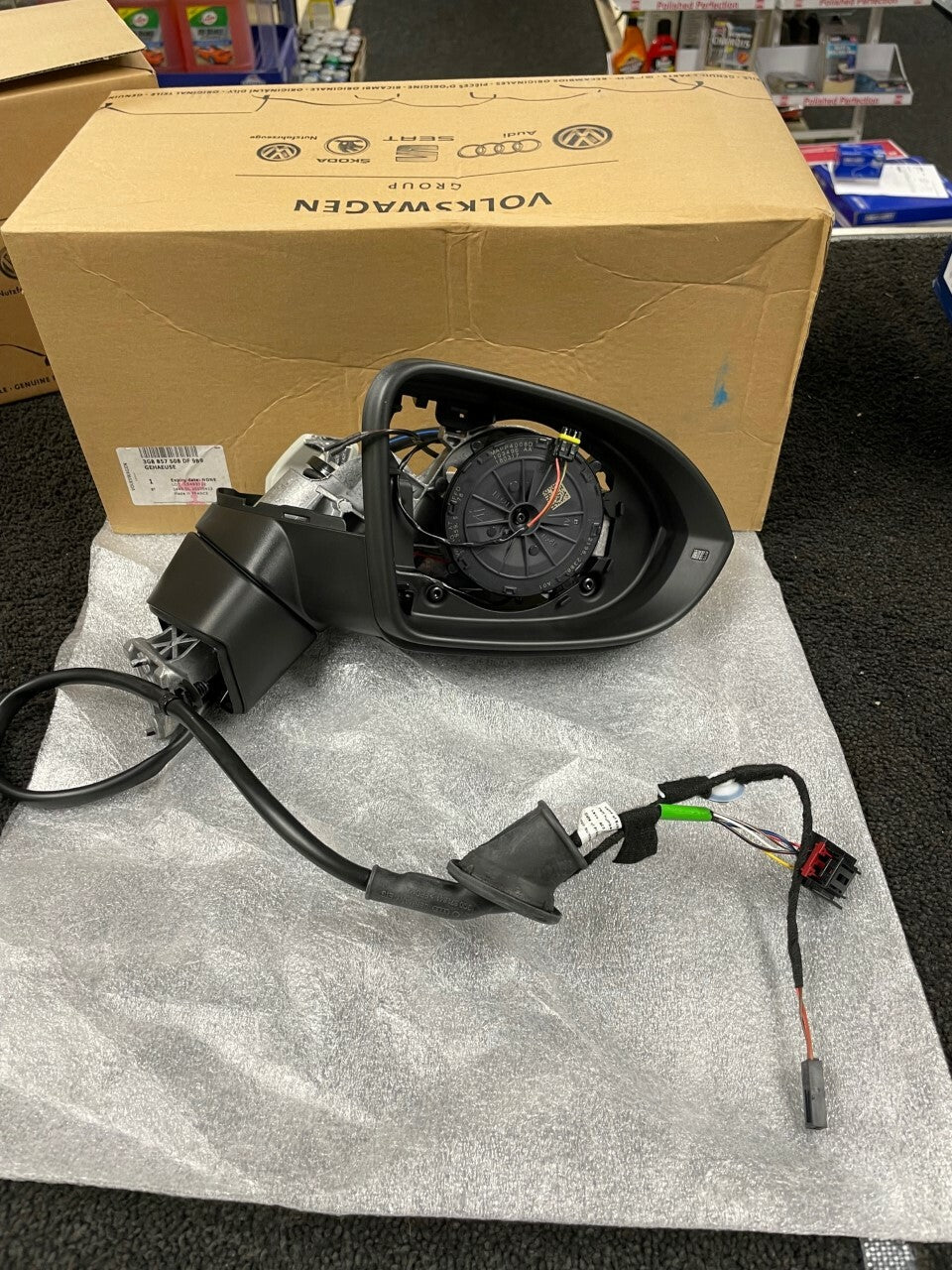 ELECTRIC DOOR MIRROR VW ARTEON CC  RIGHT OS RH   NEW GENUINE 3G8857508DF