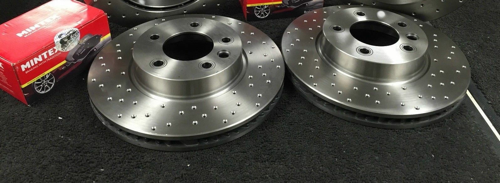 AUDI A7 SPORTBACK CROSS DRILLED BRAKE DISCS MINTEX BRAKE PADS FRONT 