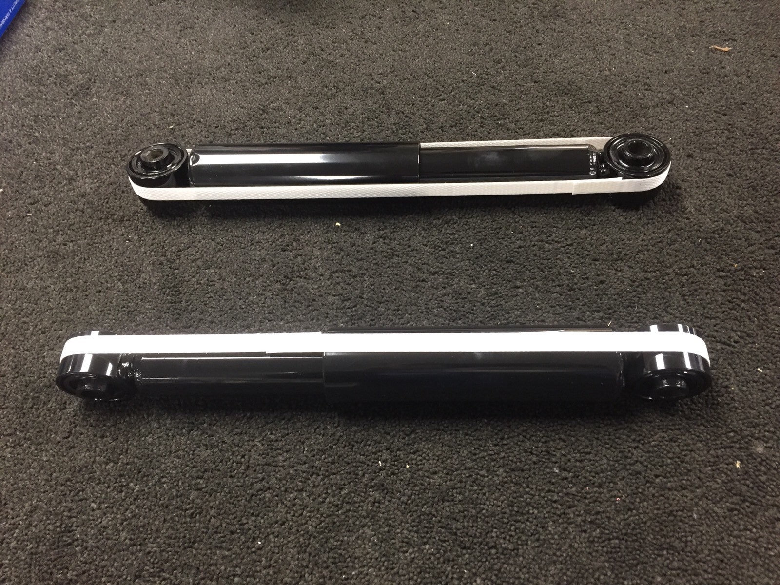 2 REAR SHOCK ABSORBER GAS LH RH  VW TRANSPORTER CARAVELLE T5 T6 2003-2016 