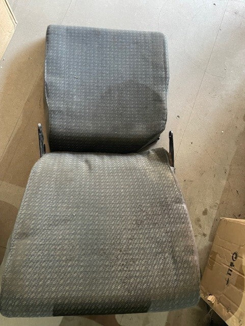 LAND ROVER DEFENDER  110 TDI V8 SECOND ROW SEAT 60/30 30SPLIT SEAT ONLY