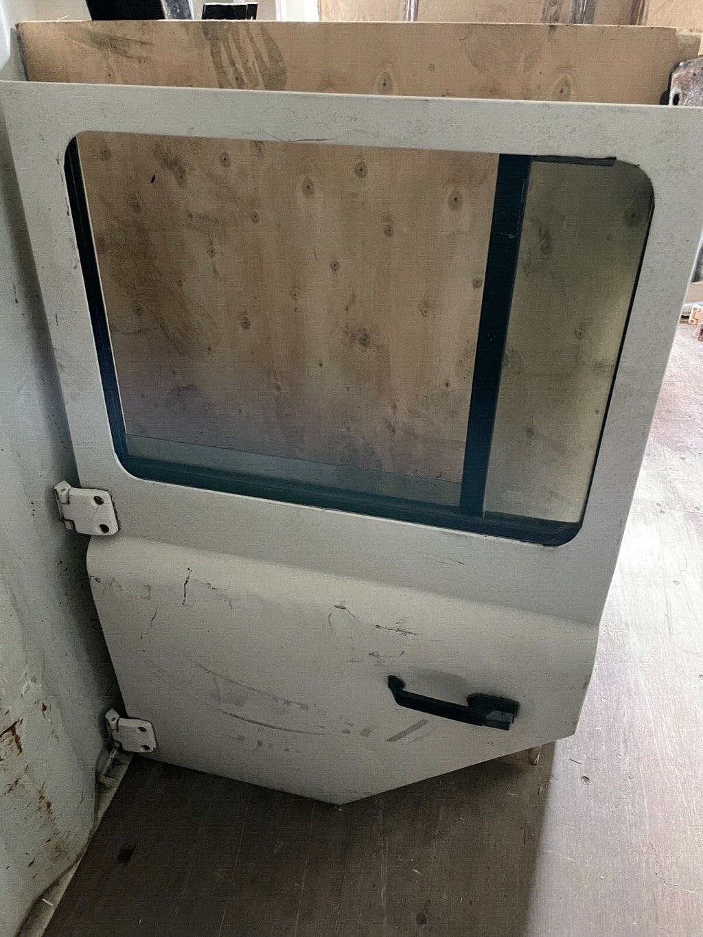 SECOND ROW DOOR LH PASSENGER SIDE DOOR LAND ROVER DEFENDER 110 TDI CSW WHITE