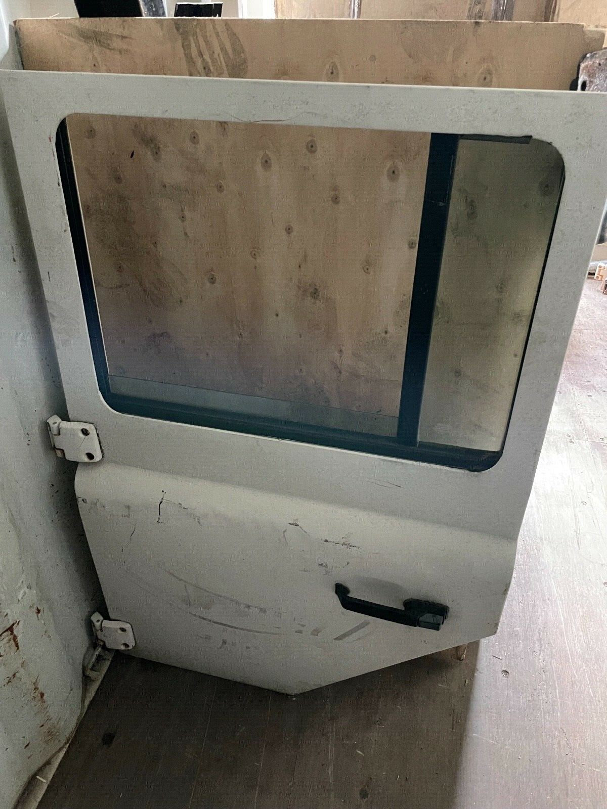 SECOND ROW DOOR LH PASSENGER SIDE DOOR LAND ROVER DEFENDER 110 TDI CSW WHITE