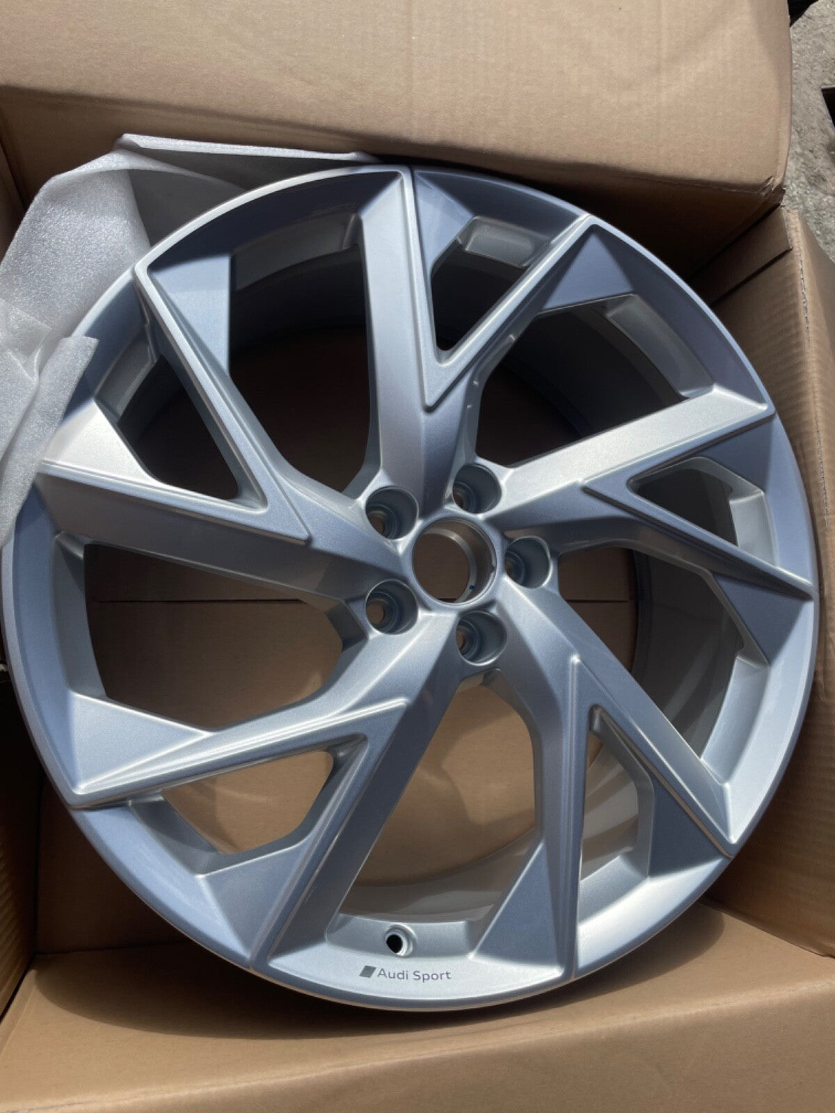 AUDI RSQ3 2020 ON ALLOY WHEEL 8,5JX21H2 ET38 GENUINE AUDI 21 " 83A601025AD