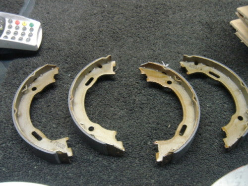 FOR MERCEDES ML W163 ML270 ML320 ML350 ML430 ML500 REAR HANDBRAKE PARKING  SHOES