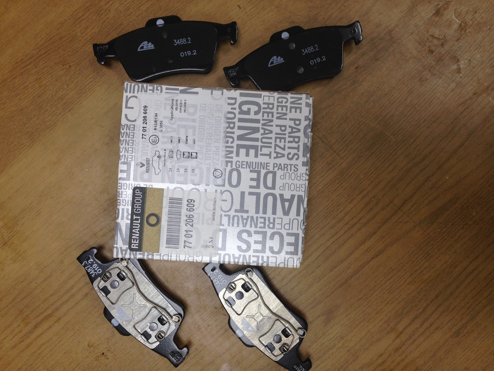 RENAULT LAGUNA MK2 REAR BRAKE PADS GENUINE O.E BRAND NEW 