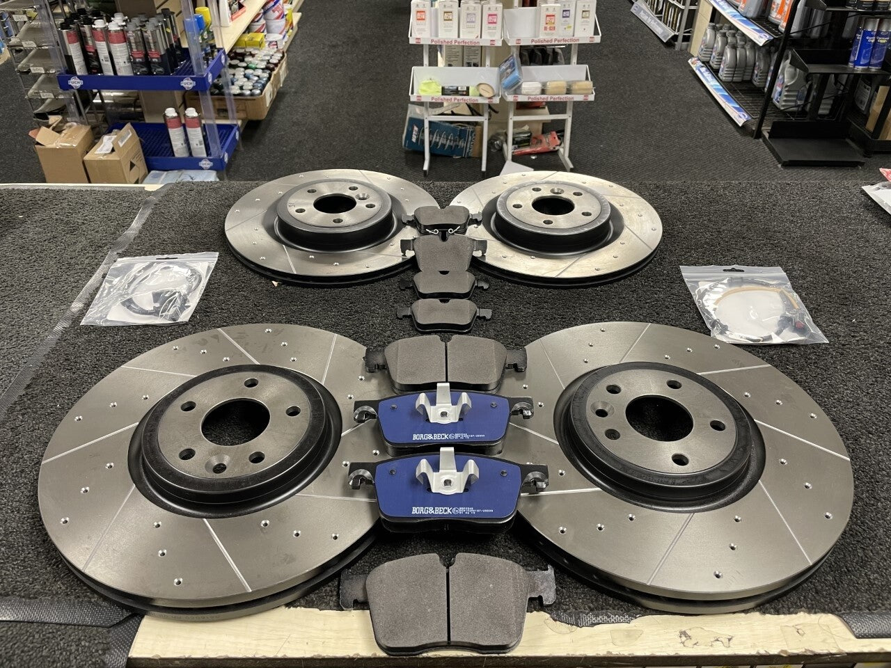 FOR JAGUAR XF 3.0 V6 CROSS DRILLED GROOVED BRAKE DISCS PADS 350MM FRONTREAR