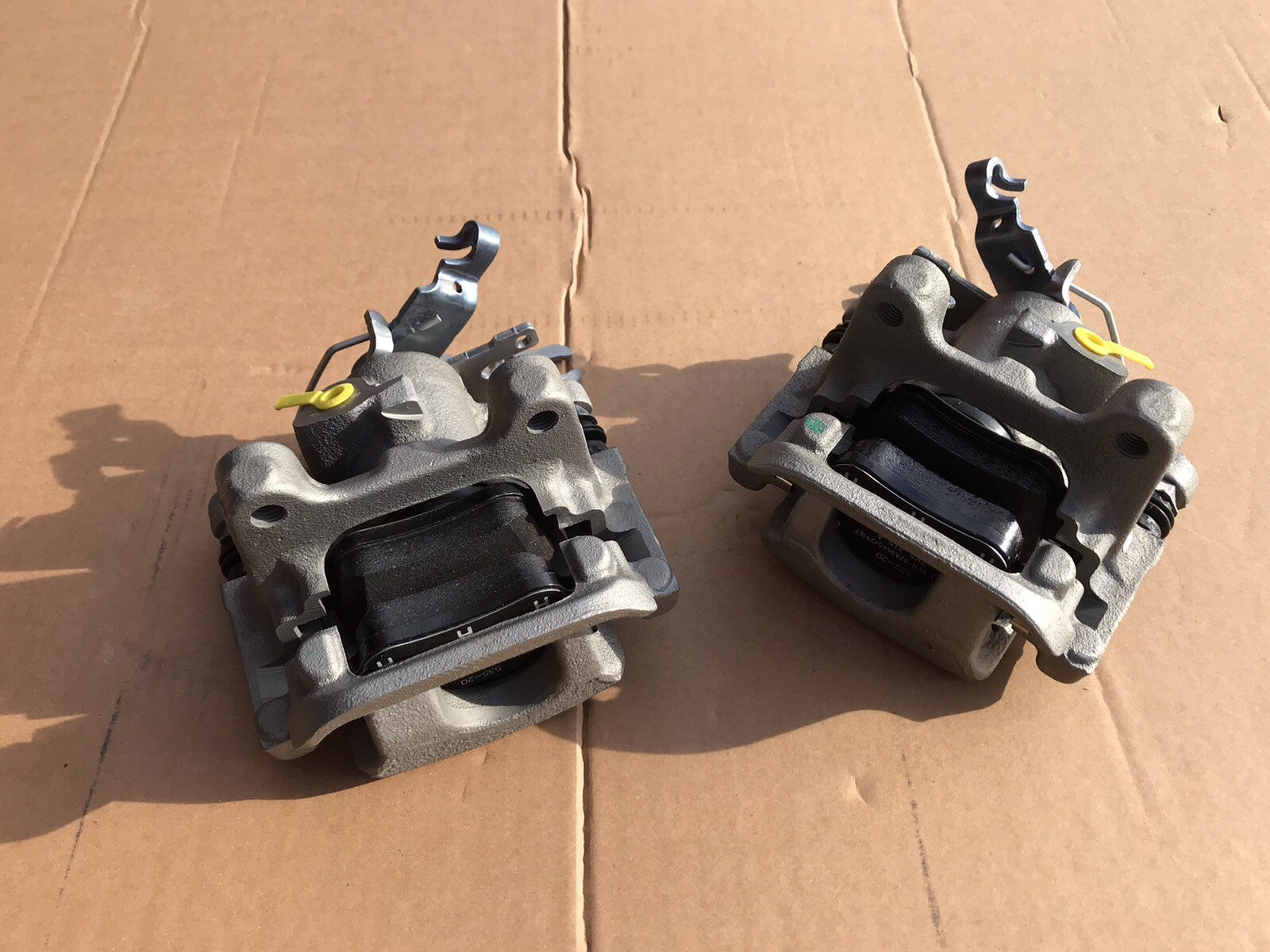 2 GENUINE ORIGINAL VW REAR BRAKE CALIPER FOR VW CADDY MK4 TDi ALLTRACK COMPLETE