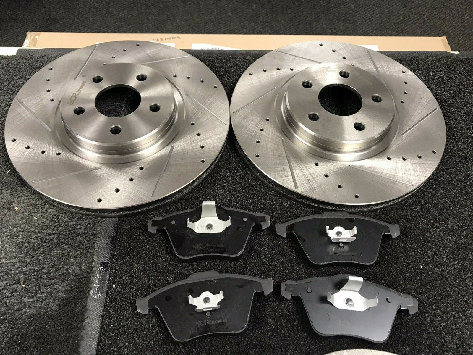 FORD TRANSIT CONNECT TDCi BRAKE DISC CROSS DRILLED GROOVED FRONT REAR BRAKE PADS