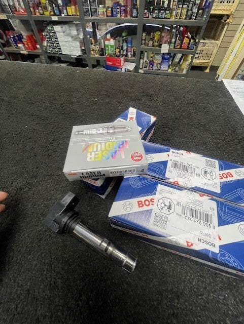 BORA BEETLE GOLF MK5 MK6 TFSi GENUINE BOSCH INGITION COIL NGK SPARK PLUGS X4