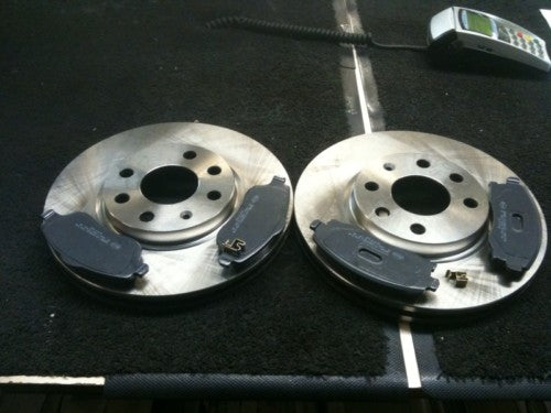 VAUXHALL CORSA TIGRA  FRONT BRAKE DISCS & PADS 260MM 4 stud models