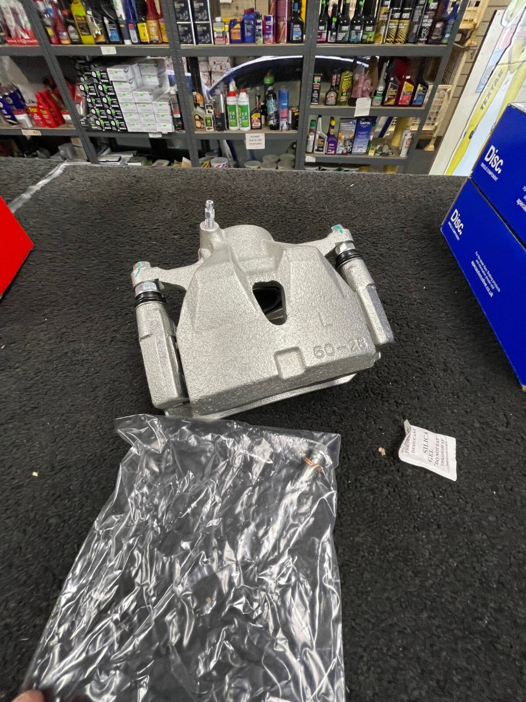 FOR LEXUS IS300h IS350 IS200D NS LH FRONT BRAKE CALIPER BRACKET CARRIER SLIDERS