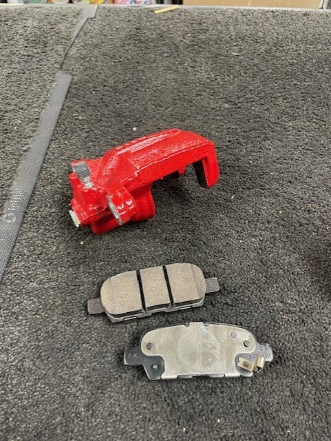 OS RH REAR BRAKE CALIPER +PAD FOR NISSAN JUKE CUBE QASHQAI PULSAR  SOLID DISC