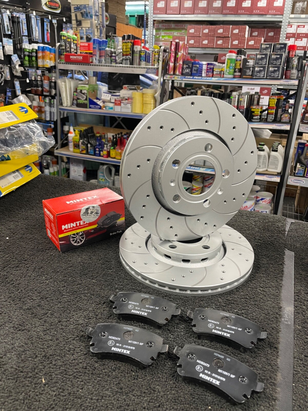 FOR A8 TDI QUATTRO (MK2 (4E) (D3))  FRONT BRACK DISCS DRILLED GROOVED WITH PADS