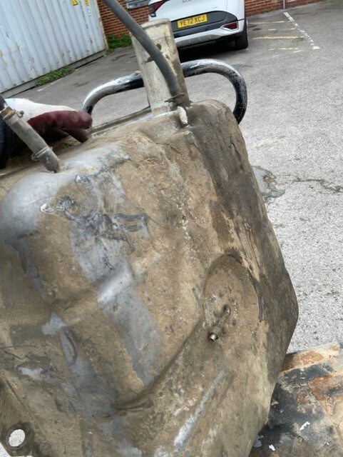 LAND ROVER DEFENDER 110 2.5D  200/300TDI DIESEL FUEL TANK used