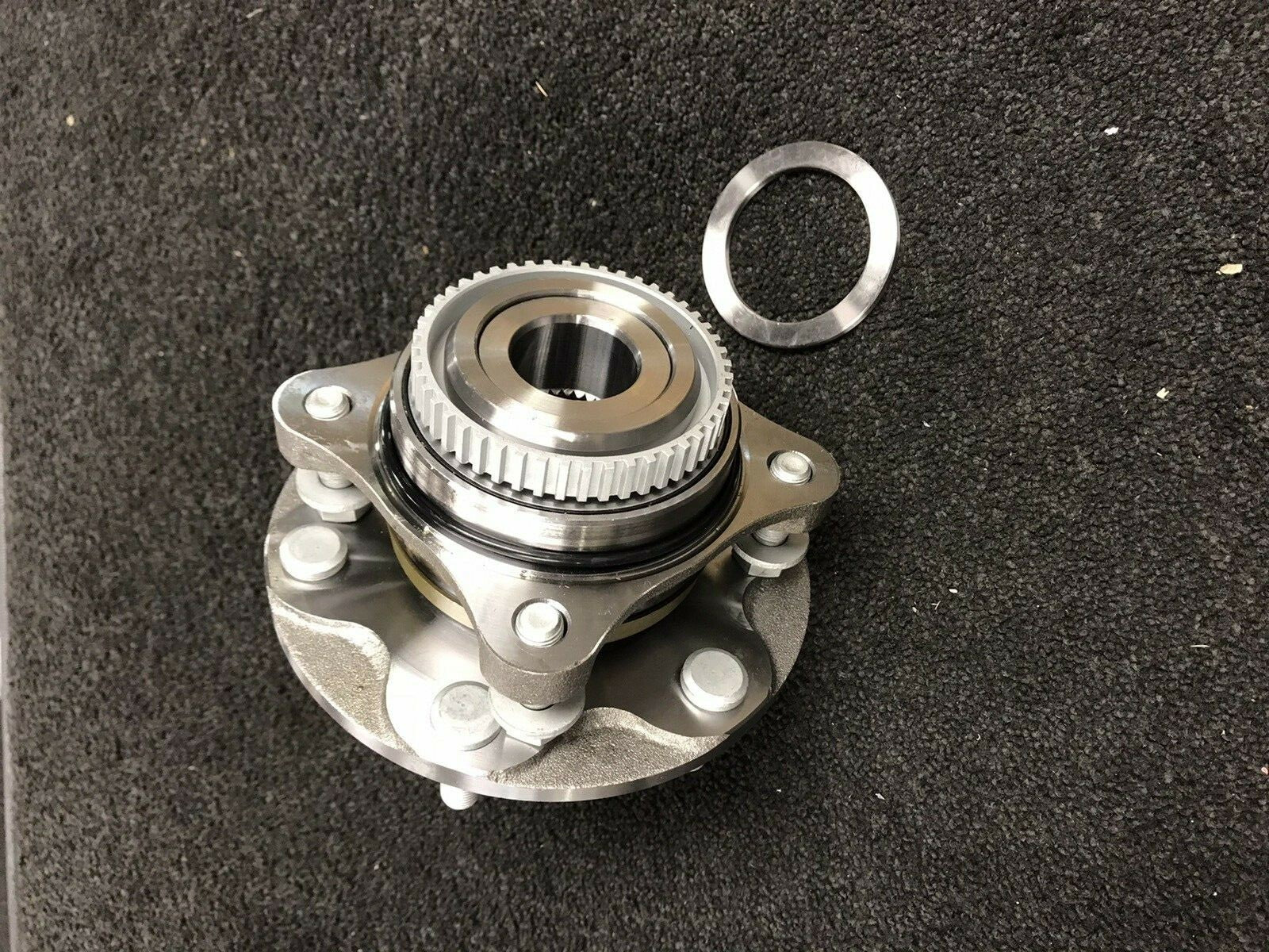 FRONT WHEEL BEARING HUB TOYOTA HILUX  VIGO DOUBLE CAB INVINCIBLE  D4D 2005-16