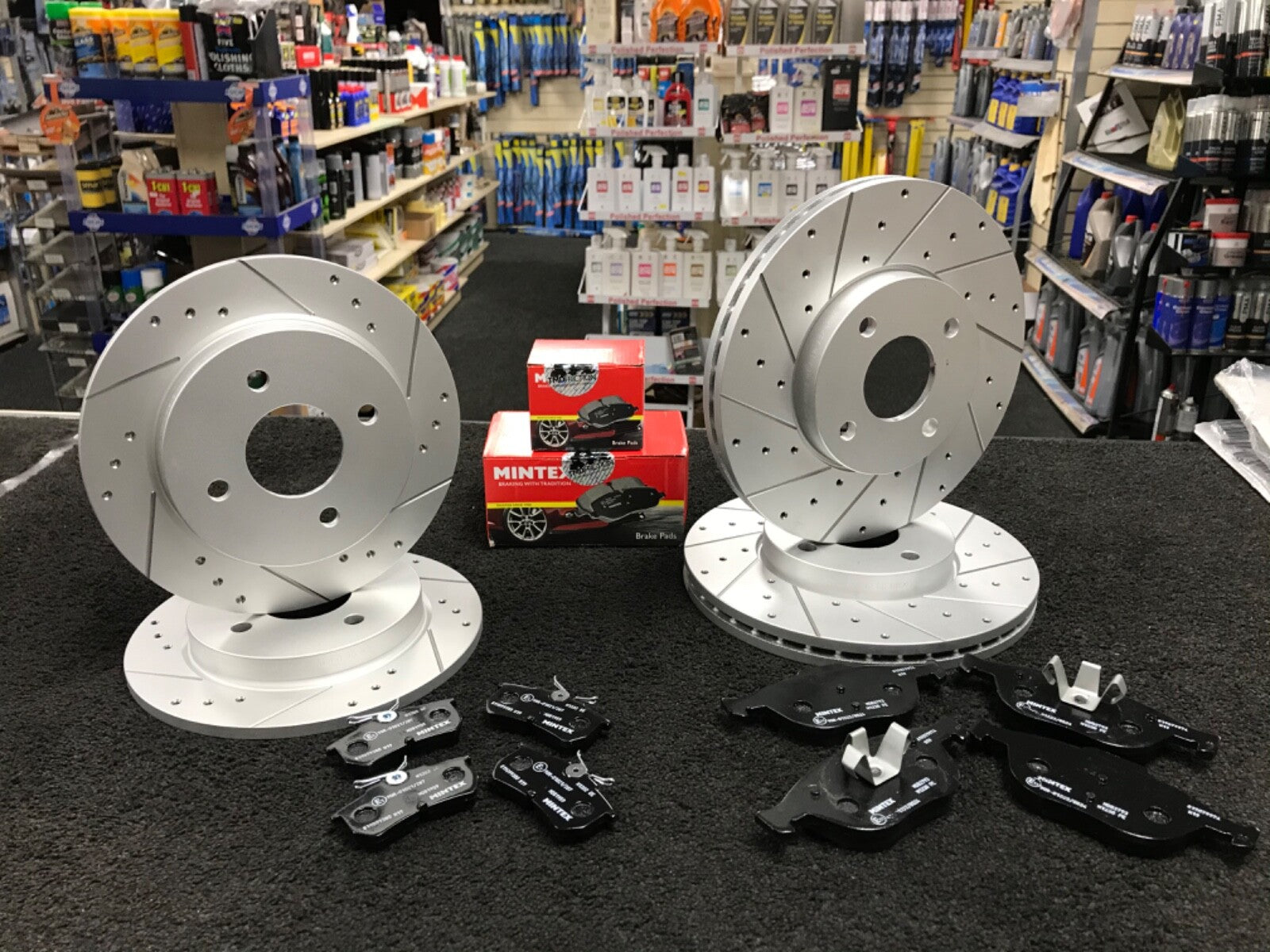 FORD FIESTA 2.0 ST150 BRAKE DISCS  CROSS DRILLED FRONT REAR BRAKE MINTEX PADS