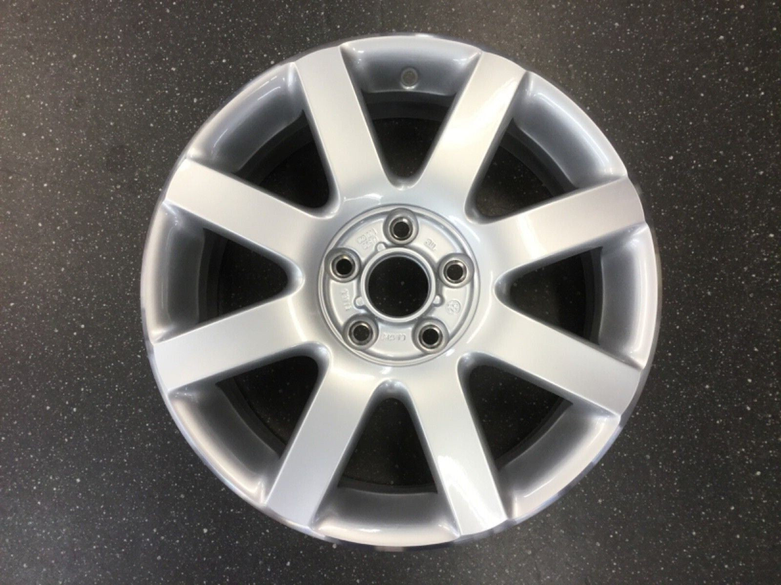 VW GOLFMK5 MK6 GENUINE ALLOY WHEEL 6Jx17 "MERIBEL" 1K0601025N8Z8 BRAND NEW
