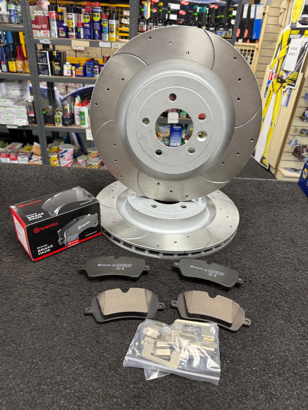 FOR LAND ROVER RANG ROVER SVR DRILLED GROOVED DISCS BREMBO PADS