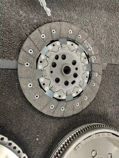 DUAL MASS FLYWHEEL  CLUTCH KIT VW GOLF MK5  1.9TDI 5M1, 521 2003-2008