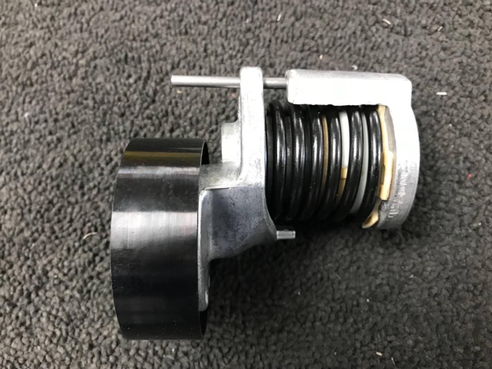 GOLF  PASSAT TIGUAN 2.0TDI  AUXILARY FAN BELT TENSIONER
