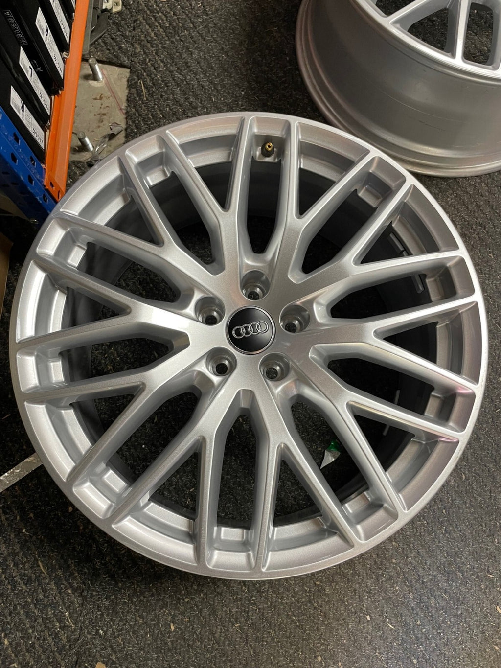 AUDI Q7 2016 ON 20" ALLOY WHEELS (9JX20H2ET33) 4M0601025Q GENUINE EX DISPLAY
