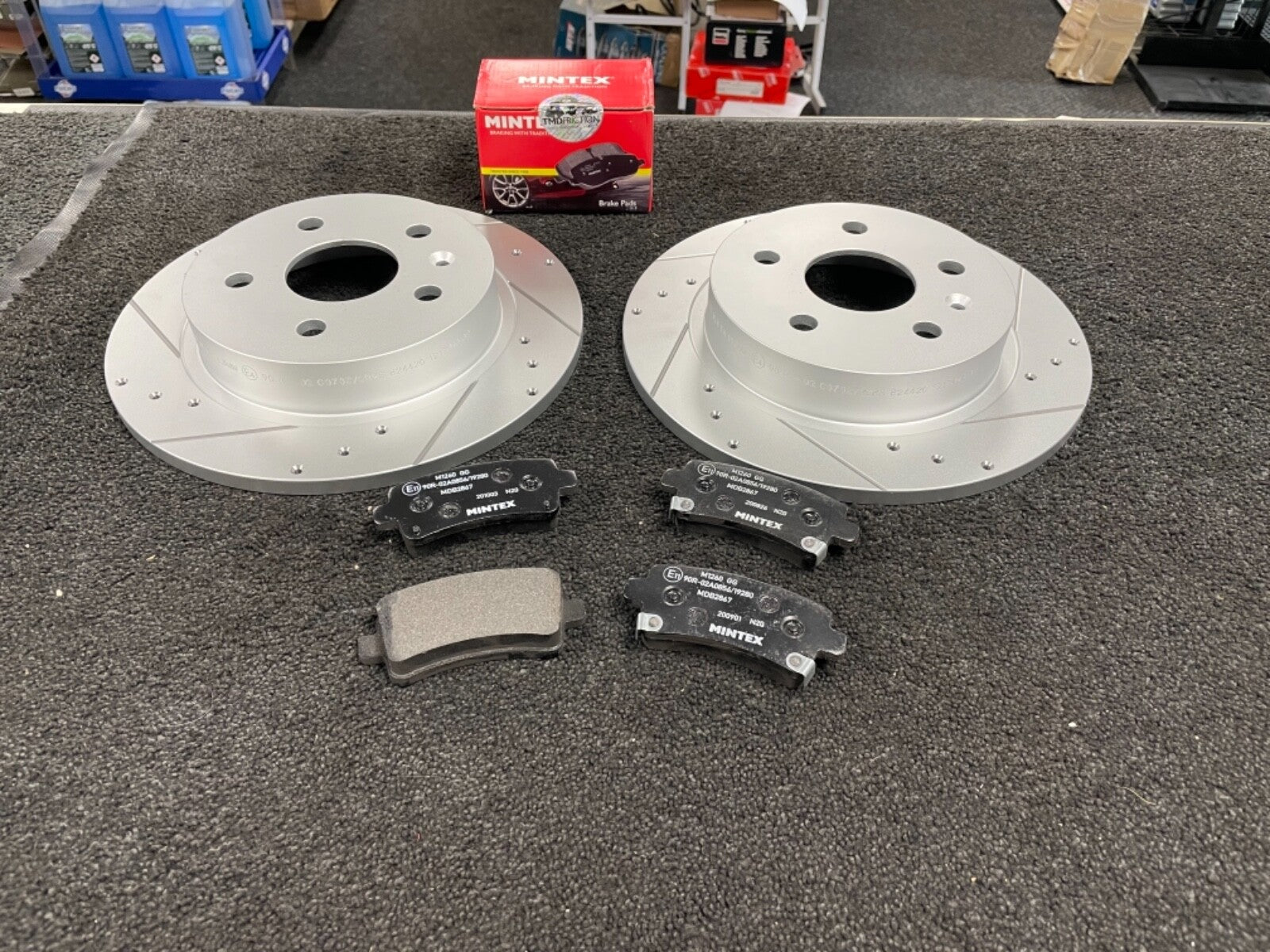 CROSS DRILLED GROOVED BRAKE DISC BRAKE PAD VAUXHALL INSIGNIA SRi CDTI 292mm rear